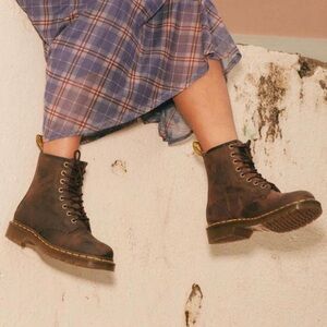 Dr. Marten’s Crazy Horse Leather Combat Boots Women’s 7 Men’s 5